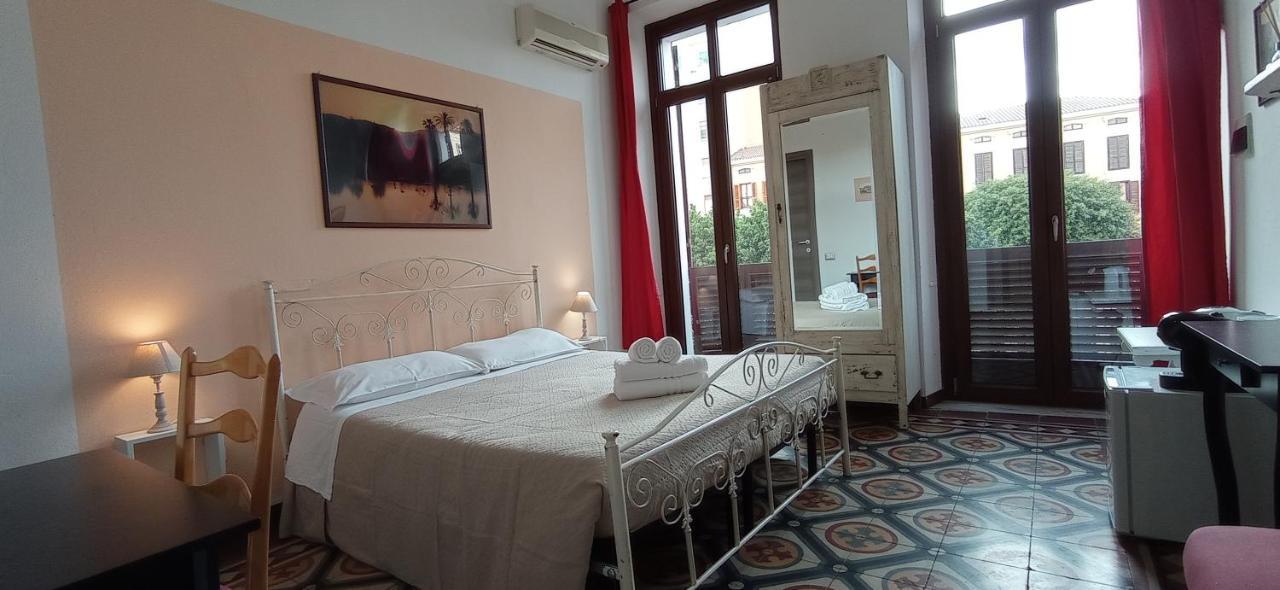 Onlyrooms III - Piazza Jenne Cagliari Extérieur photo