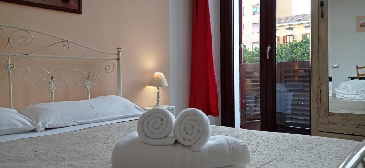Onlyrooms III - Piazza Jenne Cagliari Extérieur photo